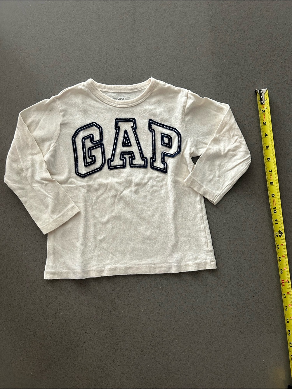 GAP Kids Long Sleeve T-Shirt Kids Size 4…